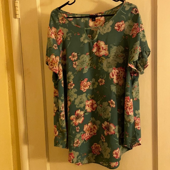 Torrid Keyhole Blouse - Picture 1 of 2